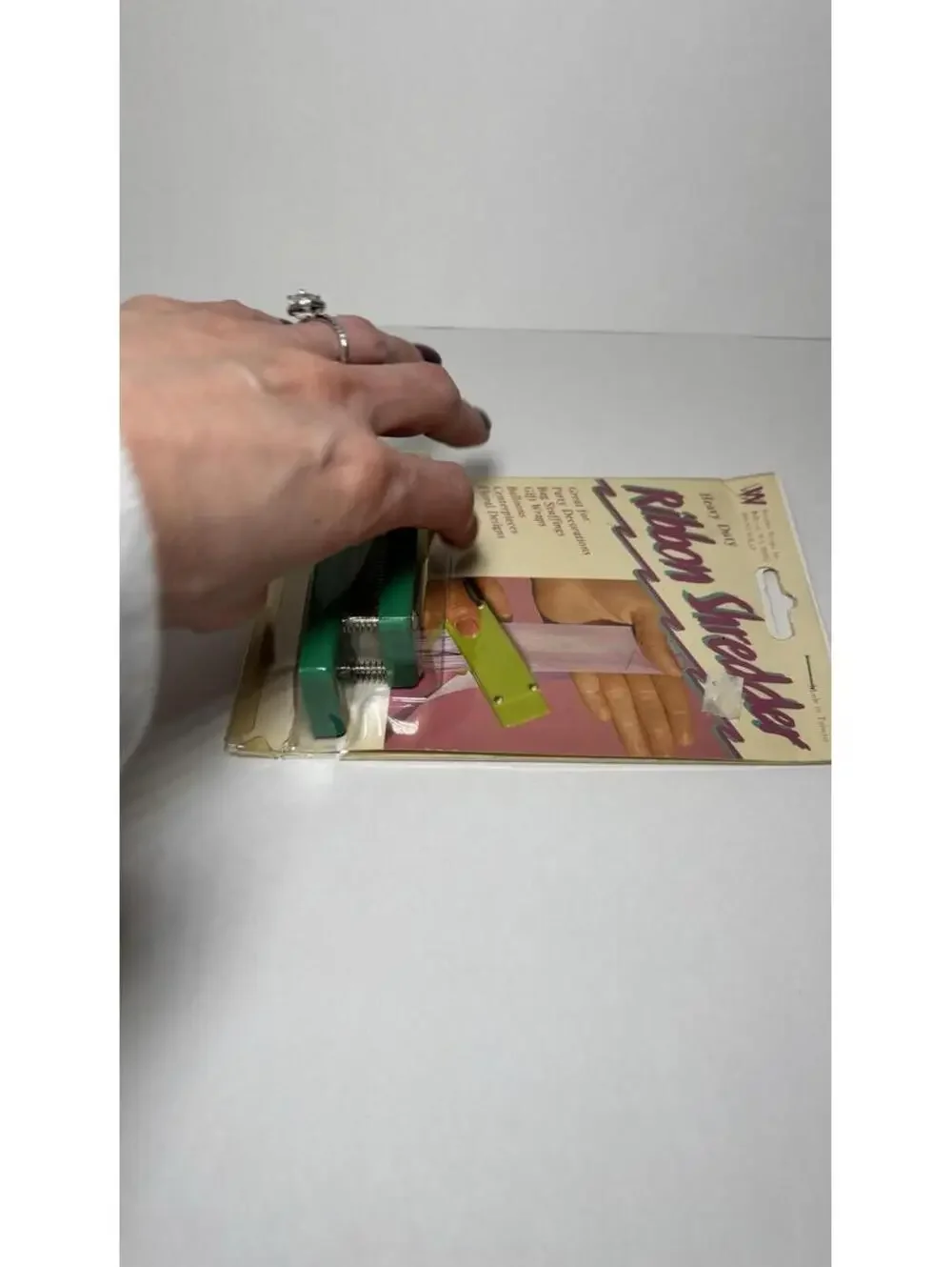 VINTAGE WINDSOR WRAPS INC HEAVY DUTY RIBBON SHREDDER UNOPENED NEW